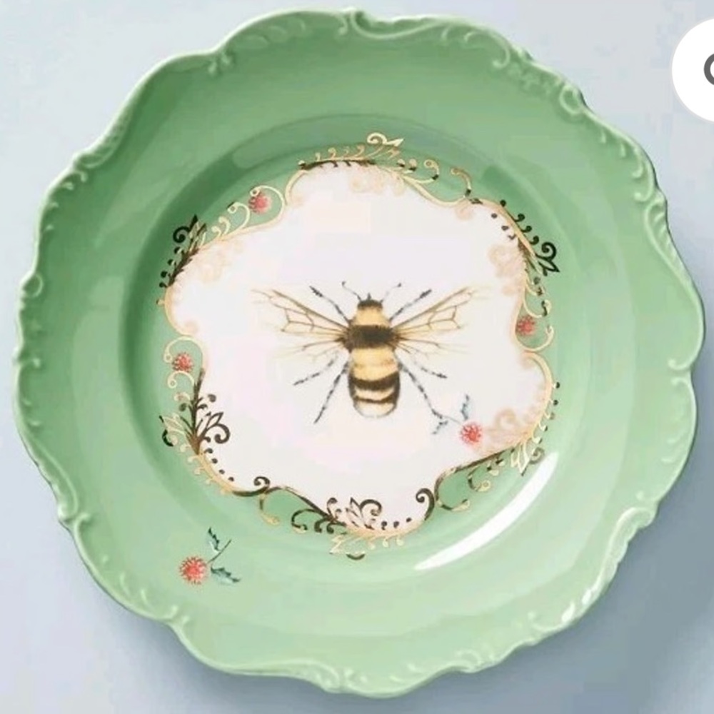 Gold plated Queen Bee ceramic w detailed scrolling